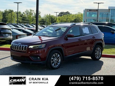 Used 2019 Jeep Cherokee Latitude Plus w/ Comfort/Convenience Group FWD image 3