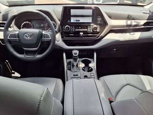 Used 2026 Toyota Highlander XLE AWD/4WD image 18