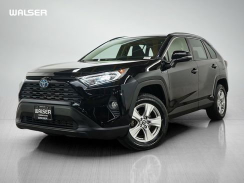 Used 2020 Toyota RAV4 XLE w/ Convenience Package image 1