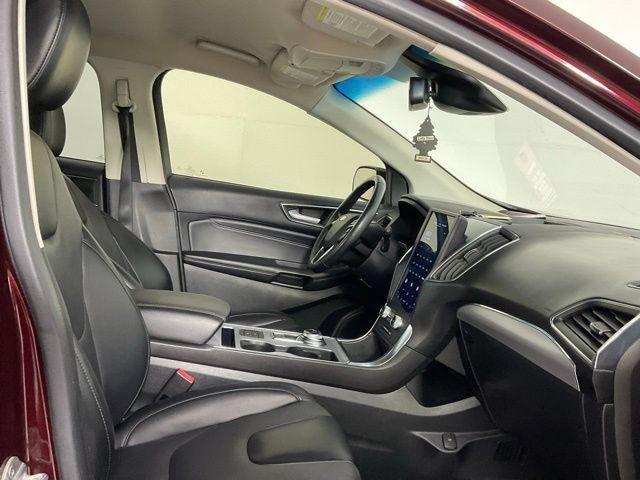 Used 2022 Ford Edge Titanium AWD/4WD image 16