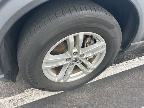 Used 2022 Ford Explorer XLT w/ Equipment Group 202A image 11