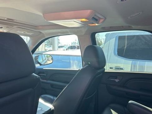 Used 2011 Cadillac Escalade Premium AWD/4WD image 19