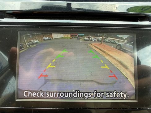 Used 2016 Nissan Rogue S FWD image 18