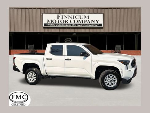 Used 2024 Toyota Tacoma SR image 1