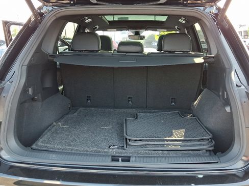 Used 2022 Volkswagen Tiguan SEL R-Line image 29