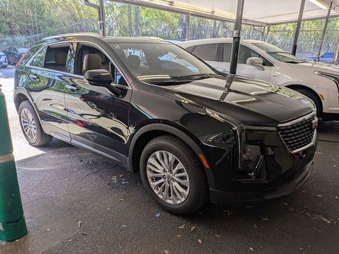 Certified 2024 Cadillac XT4 Luxury image 2