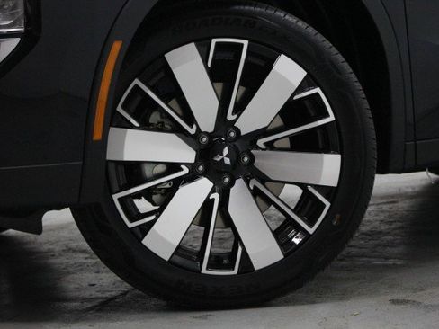 New 2026 Mitsubishi Outlander SE image 3