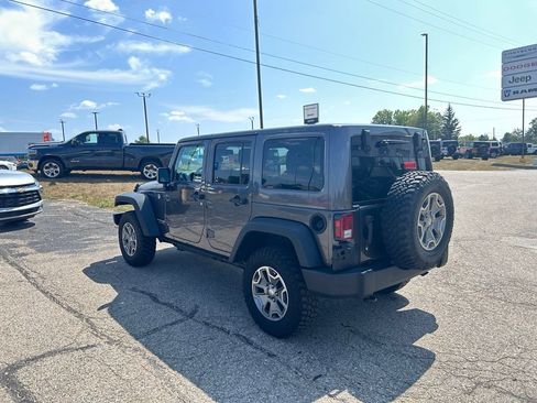 Used 2018 Jeep Wrangler Unlimited Rubicon w/ Cold Weather Group AWD/4WD image 3