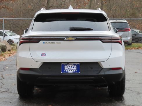 New 2026 Chevrolet Equinox EV LT image 17