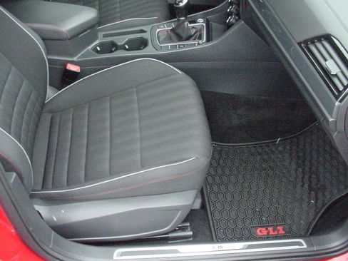 Used 2019 Volkswagen Jetta GLI image 28