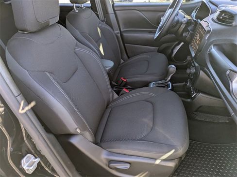 Certified 2023 Jeep Renegade Latitude w/ Premium Group image 27