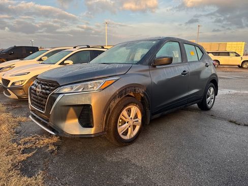 Used 2025 Nissan Kicks Play S image 1