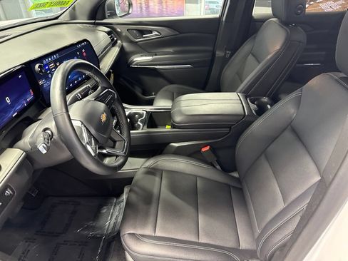 Used 2026 Chevrolet Traverse LT FWD image 25