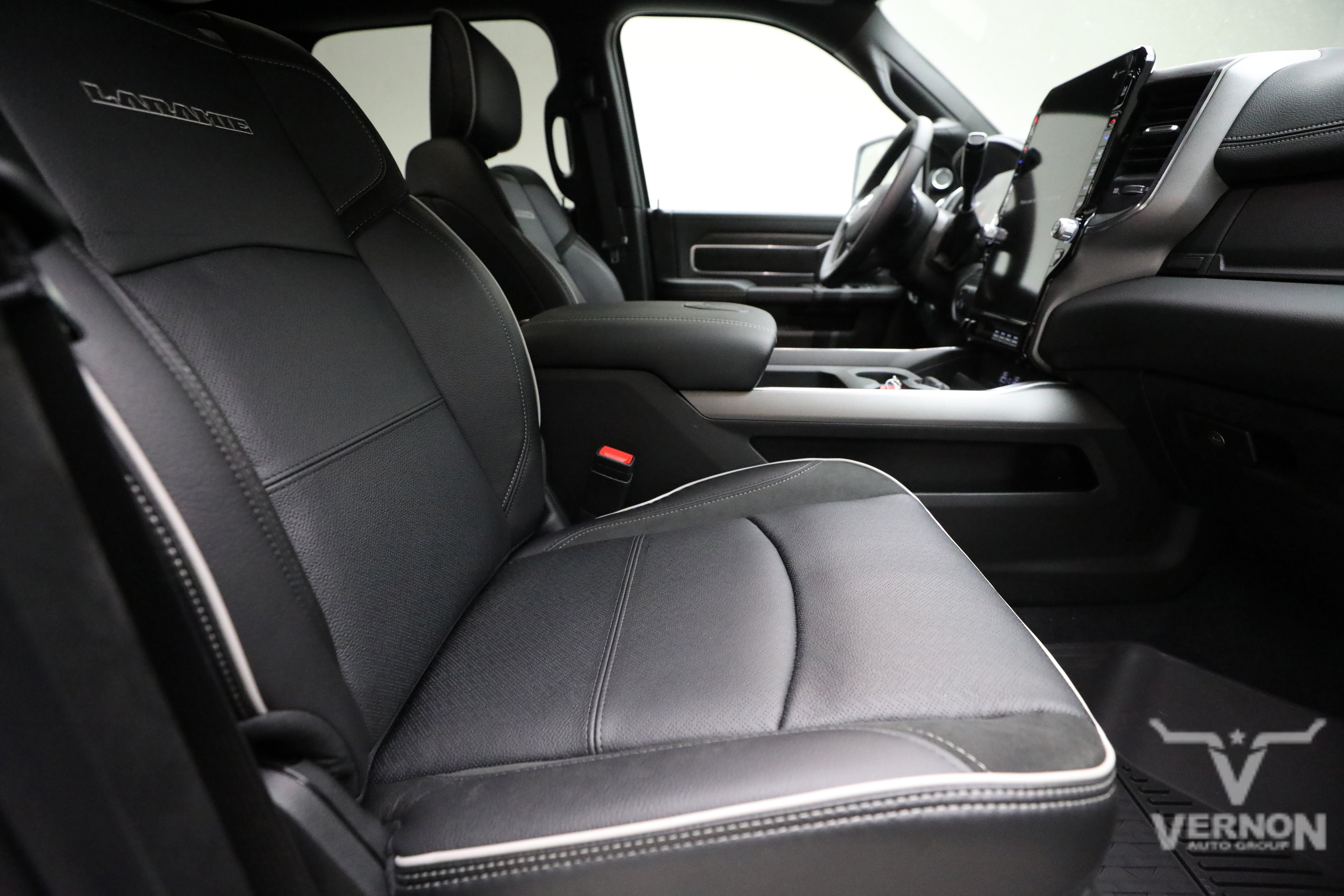 New 2026 RAM 3500 Laramie AWD/4WD image 11
