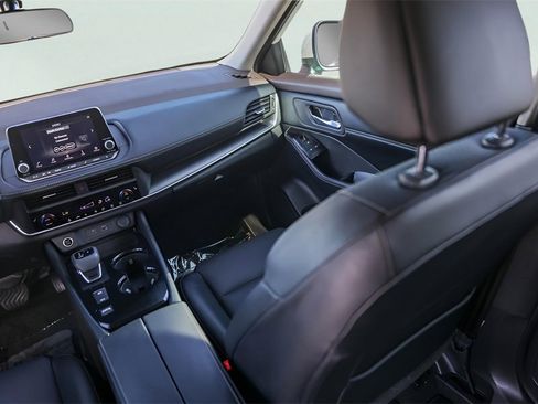 Used 2023 Nissan Rogue SV w/ SV Premium B Package image 31