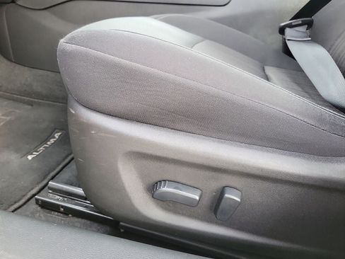 Used 2025 Nissan Altima 2.5 SV FWD image 12