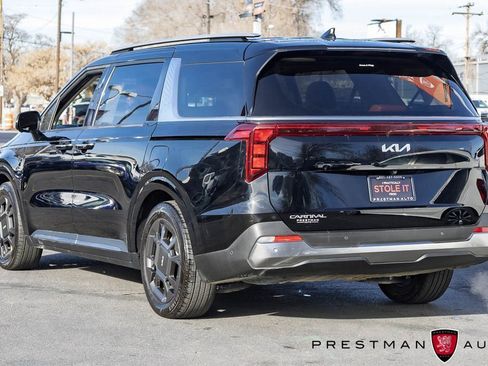 Used 2025 Kia Carnival SX image 16