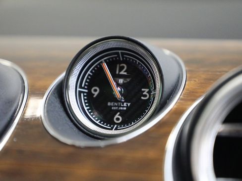 Certified 2018 Bentley Bentayga Onyx Edition image 23