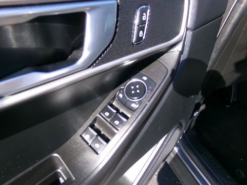 Used 2023 Ford Explorer 4WD image 10