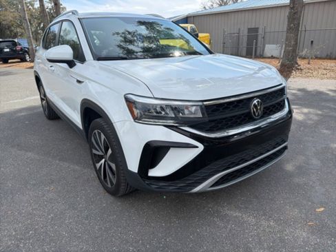 Used 2023 Volkswagen Taos SE image 2