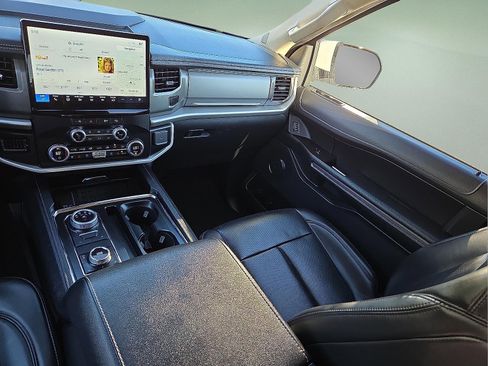 Certified 2024 Ford Expedition XLT image 13