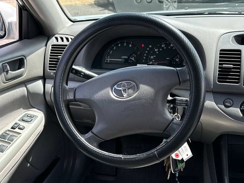 Used 2004 Toyota Camry LE FWD image 16