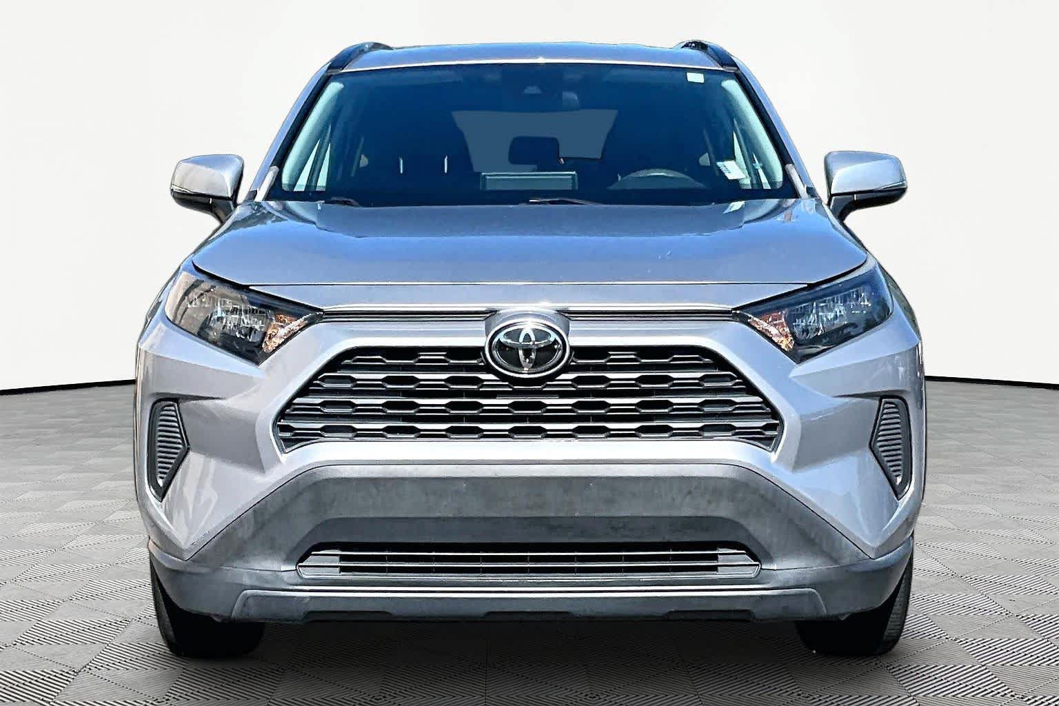 Used 2020 Toyota RAV4 LE FWD image 4