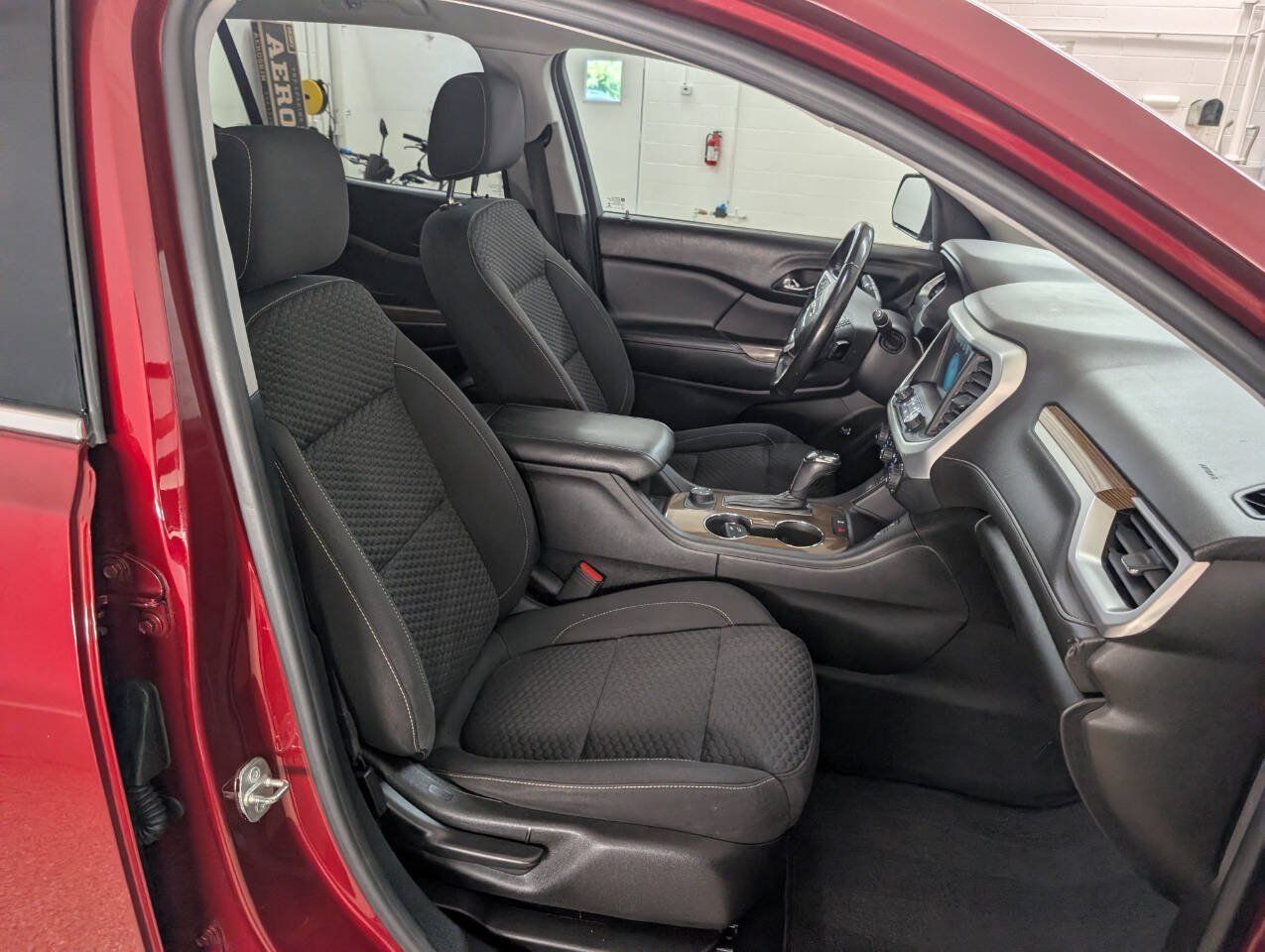 Used 2017 GMC Acadia SLE AWD/4WD image 23