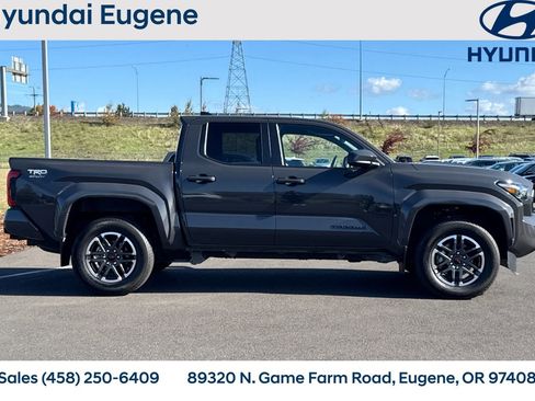 Used 2024 Toyota Tacoma TRD Sport image 2