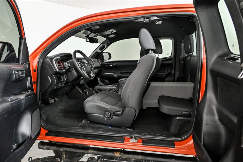 Used 2016 Toyota Tacoma TRD Sport w/ Towing Package RWD image 16