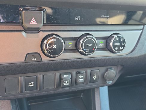 Used 2018 Toyota Tacoma TRD Sport RWD image 27