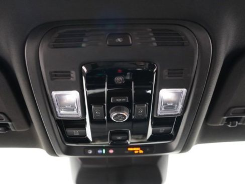 Used 2025 Cadillac Escalade Premium Luxury image 31