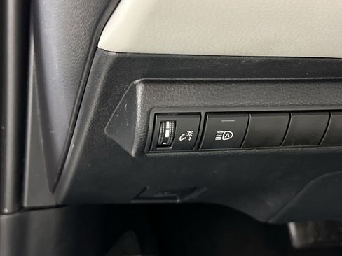 Used 2022 Toyota Corolla LE image 31