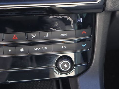 Used 2017 Jaguar F-PACE Prestige image 26