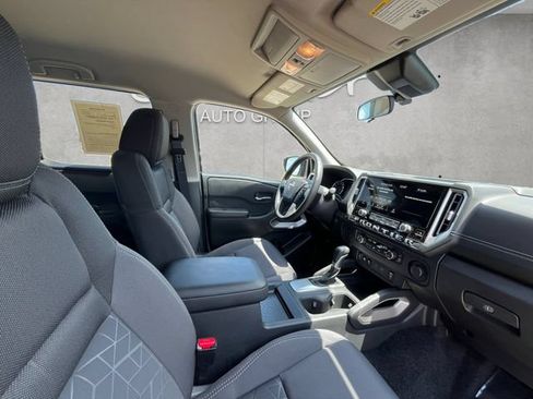 Used 2025 Nissan Frontier SV w/ SV Convenience Package RWD image 24