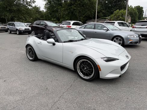 Used 2016 MAZDA MX-5 Miata Grand Touring RWD image 9