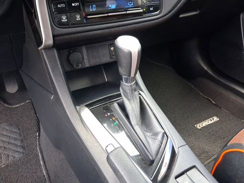 Used 2017 Toyota Corolla LE FWD image 18