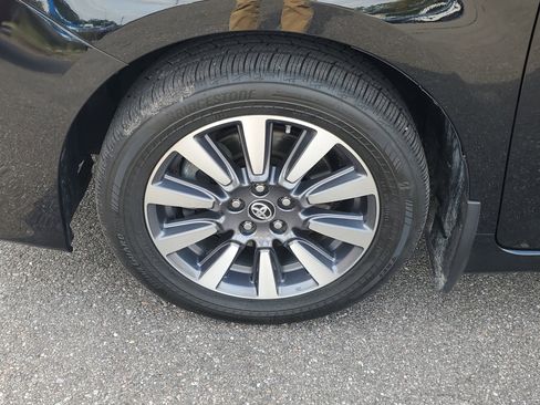 Used 2019 Toyota Sienna XLE image 38