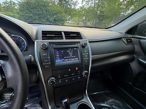 Used 2016 Toyota Camry LE FWD image 11