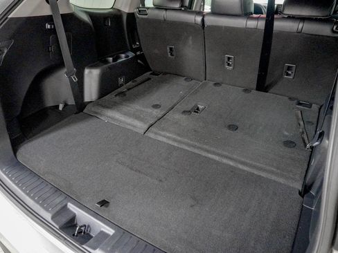 Used 2021 Toyota Highlander XLE image 9