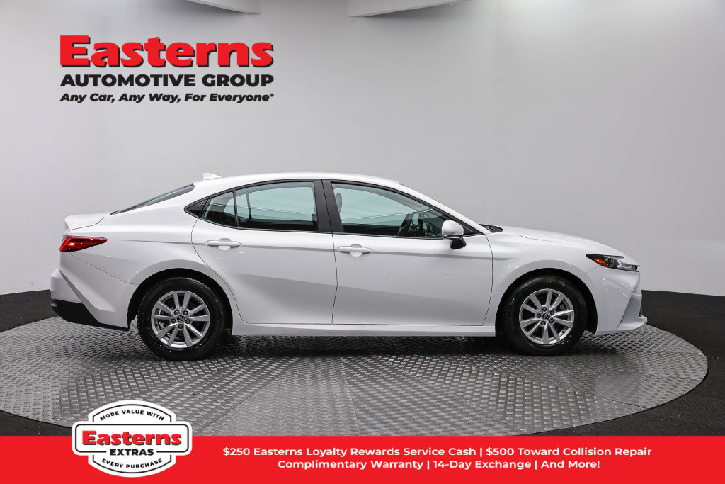 Used 2025 Toyota Camry LE FWD image 5