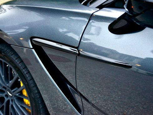 Used 2023 Aston Martin DBX image 9