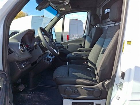 Used 2025 Mercedes-Benz Sprinter 2500 image 13