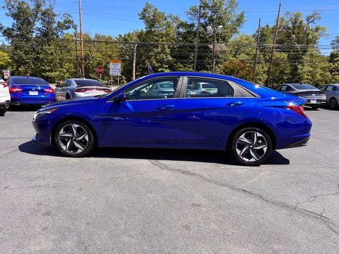 Used 2023 Hyundai Elantra SEL w/ Convenience Package FWD image 4