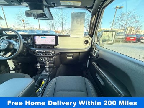 Used 2025 Jeep Wrangler Unlimited Sahara w/ Safety Group image 13
