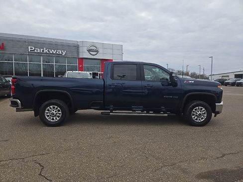 Used 2022 Chevrolet Silverado 2500 LT w/ Convenience Package image 8