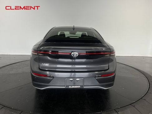 Used 2024 Toyota Crown Limited image 7