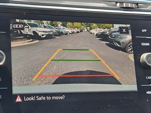 Used 2023 Volkswagen Tiguan SE w/ Panoramic Sunroof Package FWD image 19
