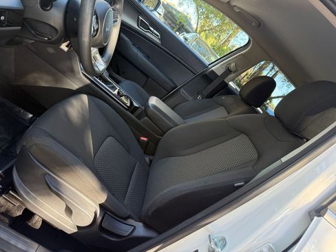 Used 2025 Kia Sportage LX image 22