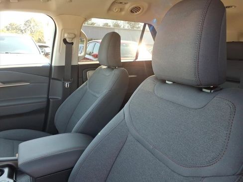 Used 2025 Ford Explorer Active image 19